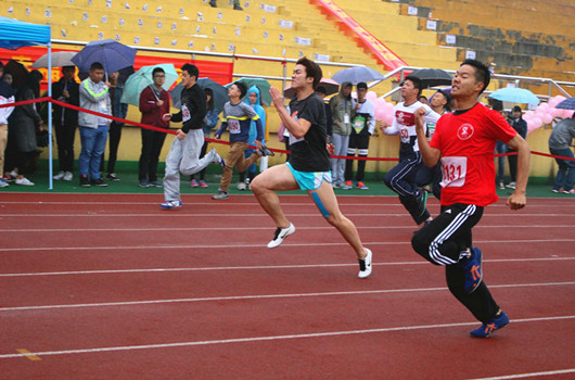 学院第32届田径运动会暨首届教职工趣味运动会成功举办