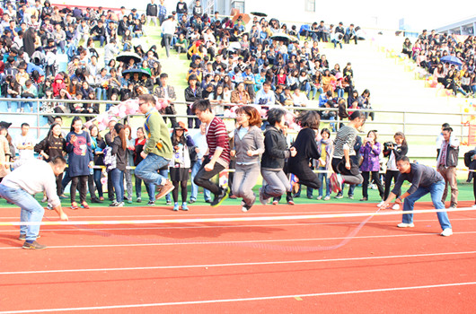 学院第32届田径运动会暨首届教职工趣味运动会成功举办