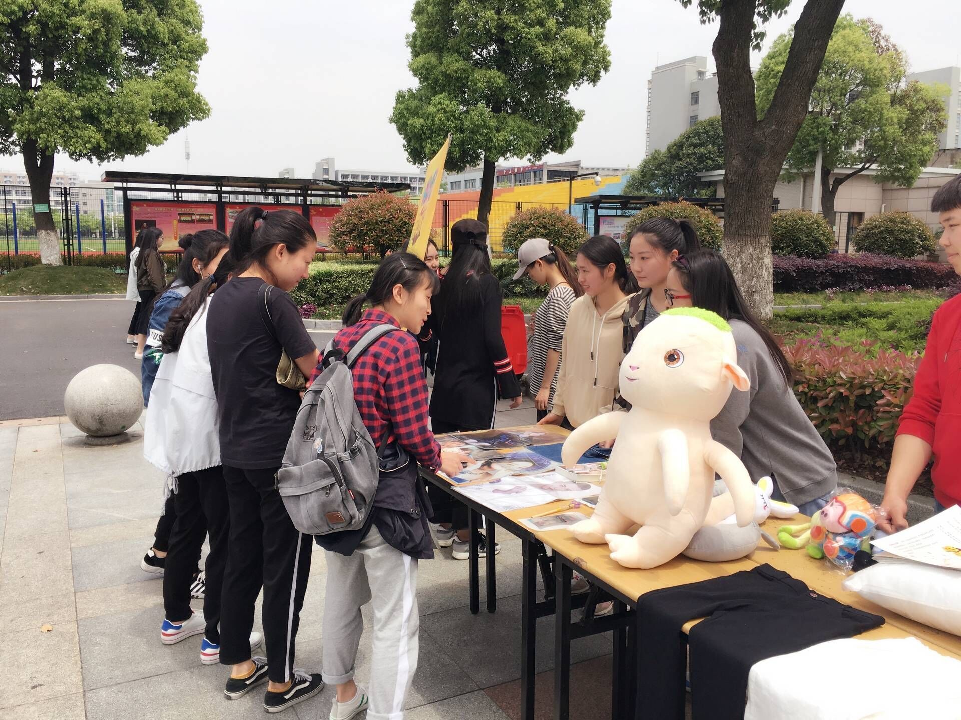 爱虽小，却不凡——我系开展“爱心集市”活动