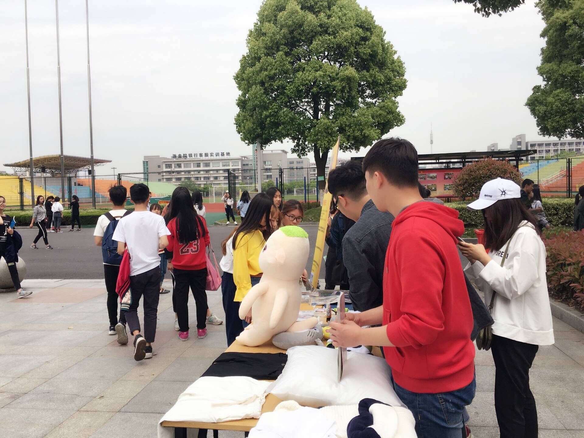 爱虽小，却不凡——我系开展“爱心集市”活动